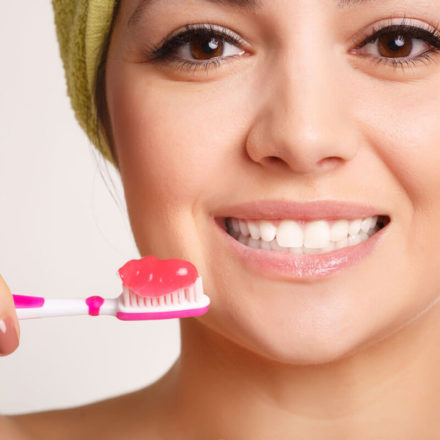 DIECI RIMEDI NATURALI PER L’IGIENE DENTALE