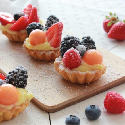 Crostatine alla crema con frutti di bosco: ingredienti e procedimento