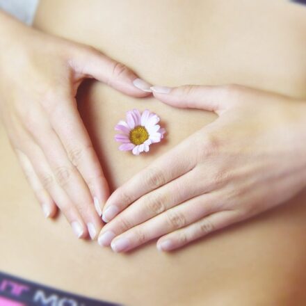 10 rimedi naturali per curare la cistite: ecco i più efficaci