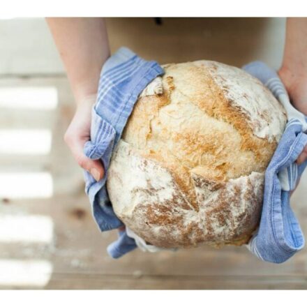 Pane fatto in casa. Arricchiscilo con oli essenziali